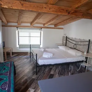 https://scuderi-house-2.taorminaitalyhotels.com