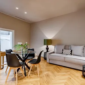 https://ferrini-home-etnea-heritage.taorminaitalyhotels.com